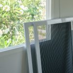 como colocar mosquiteras en ventanas de aluminio